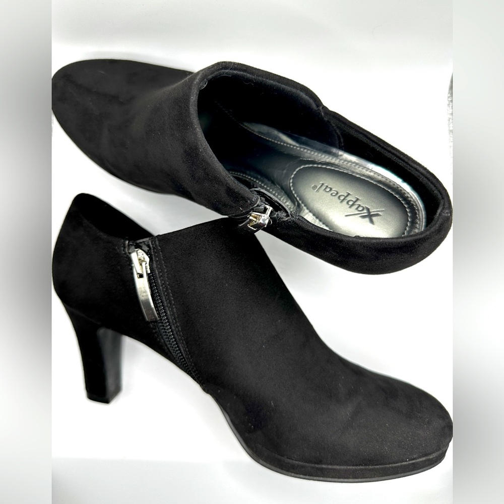 Women’s dress shoes- Black, size 8 1/2
